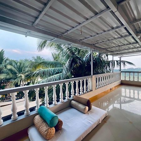 Nagas Hotel Satyavati Морджим Екстериор снимка