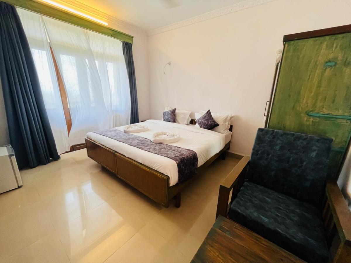Nagas Hotel Satyavati Морджим Екстериор снимка