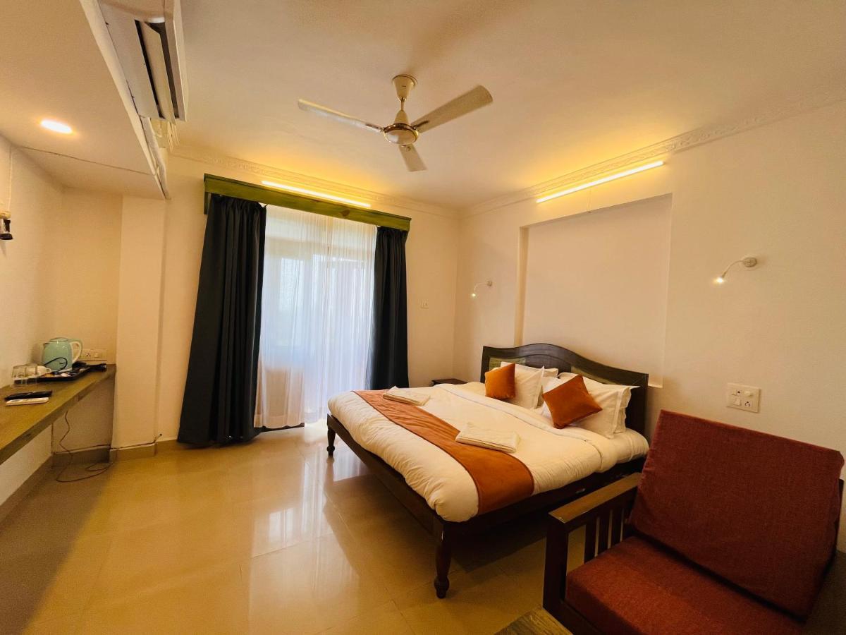 Nagas Hotel Satyavati Морджим Екстериор снимка