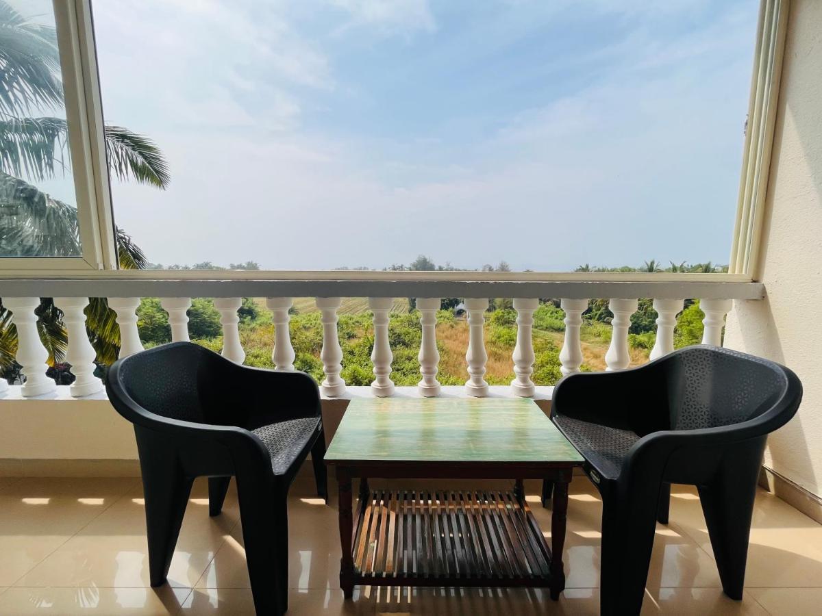 Nagas Hotel Satyavati Морджим Екстериор снимка