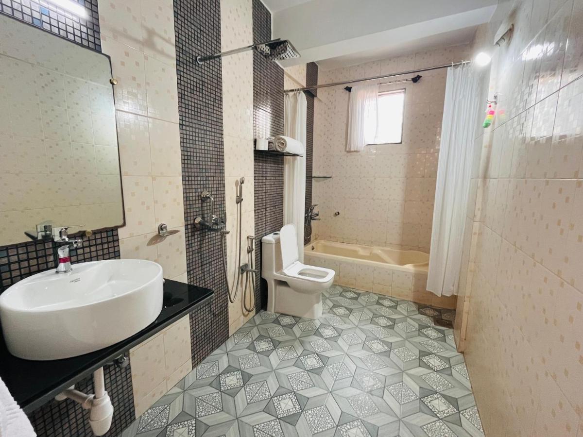Nagas Hotel Satyavati Морджим Екстериор снимка