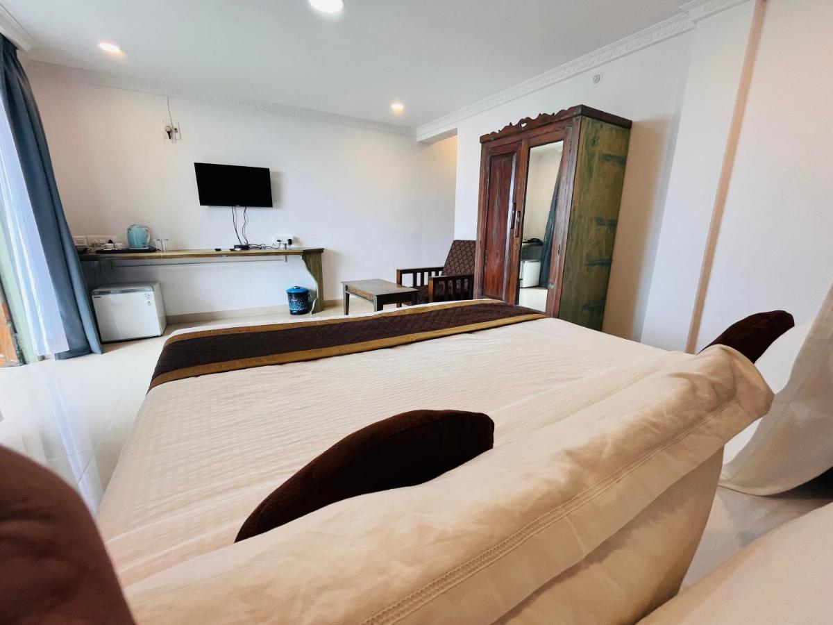 Nagas Hotel Satyavati Морджим Екстериор снимка