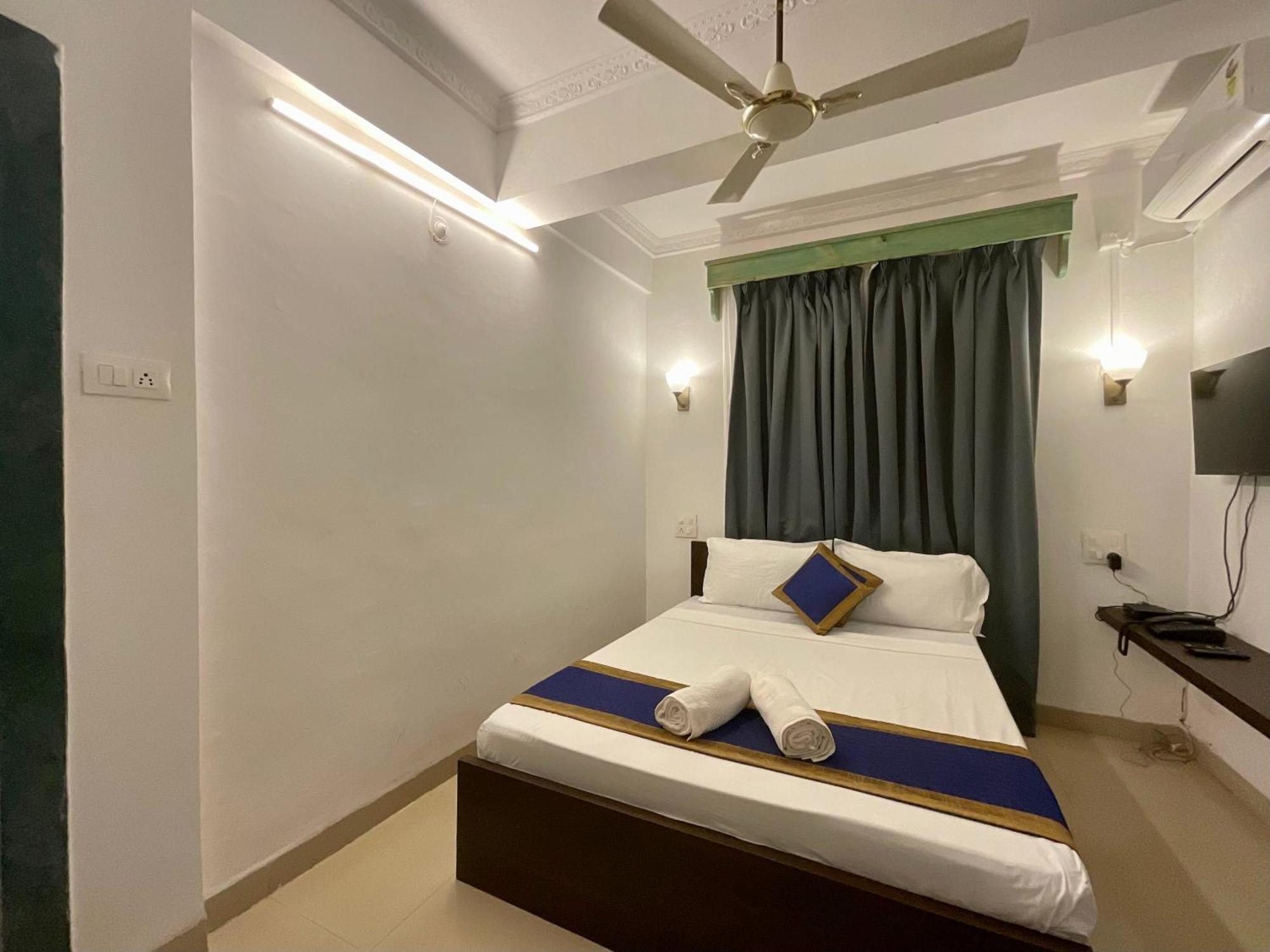 Nagas Hotel Satyavati Морджим Екстериор снимка