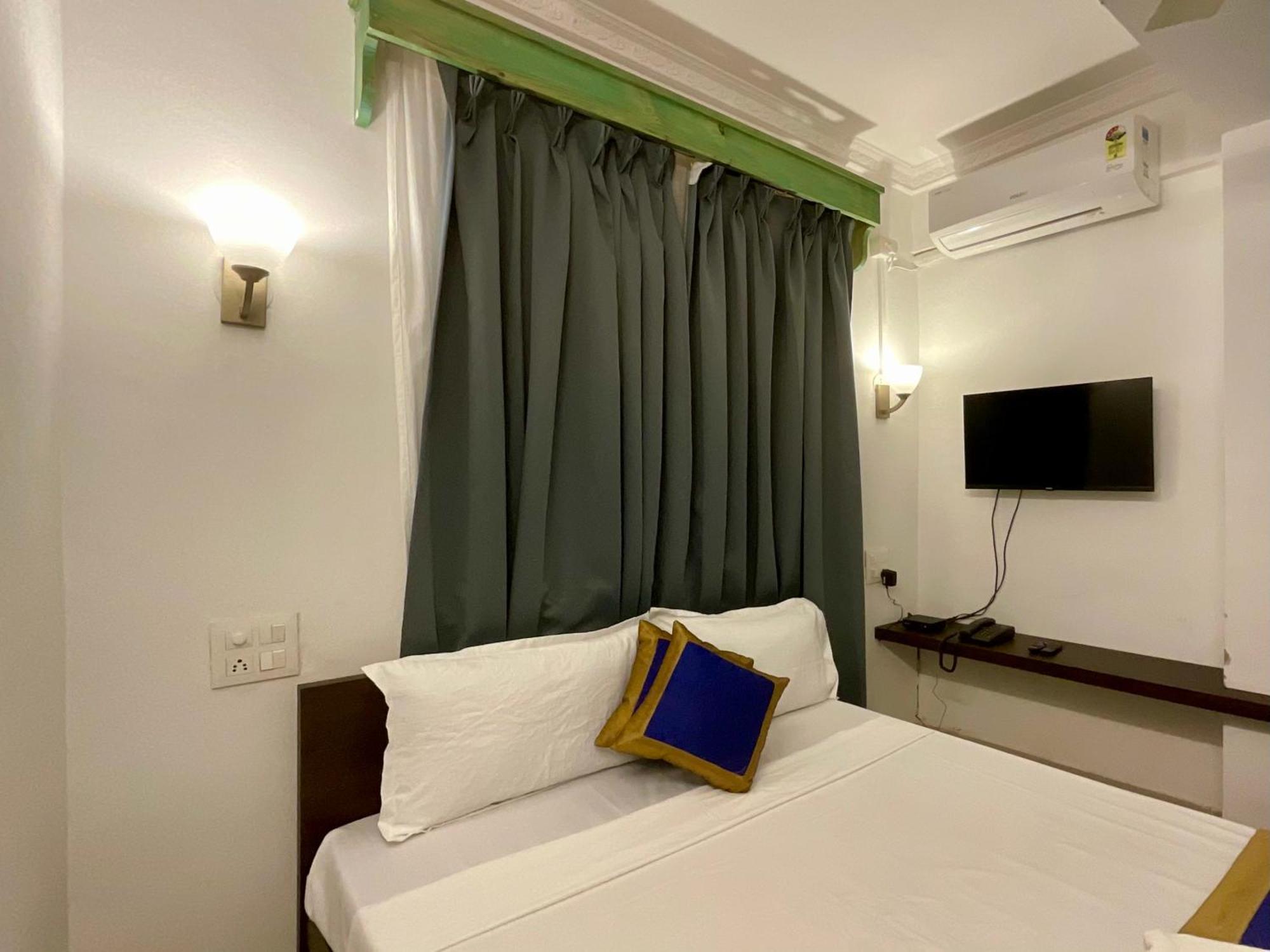 Nagas Hotel Satyavati Морджим Екстериор снимка