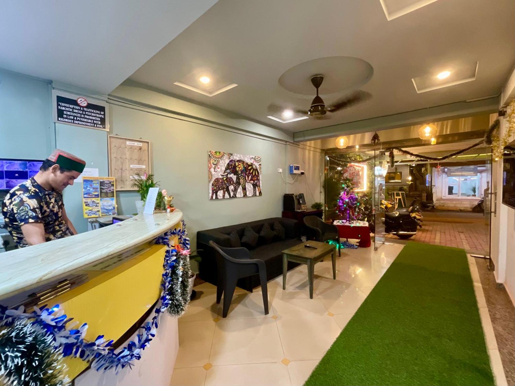 Nagas Hotel Satyavati Морджим Екстериор снимка