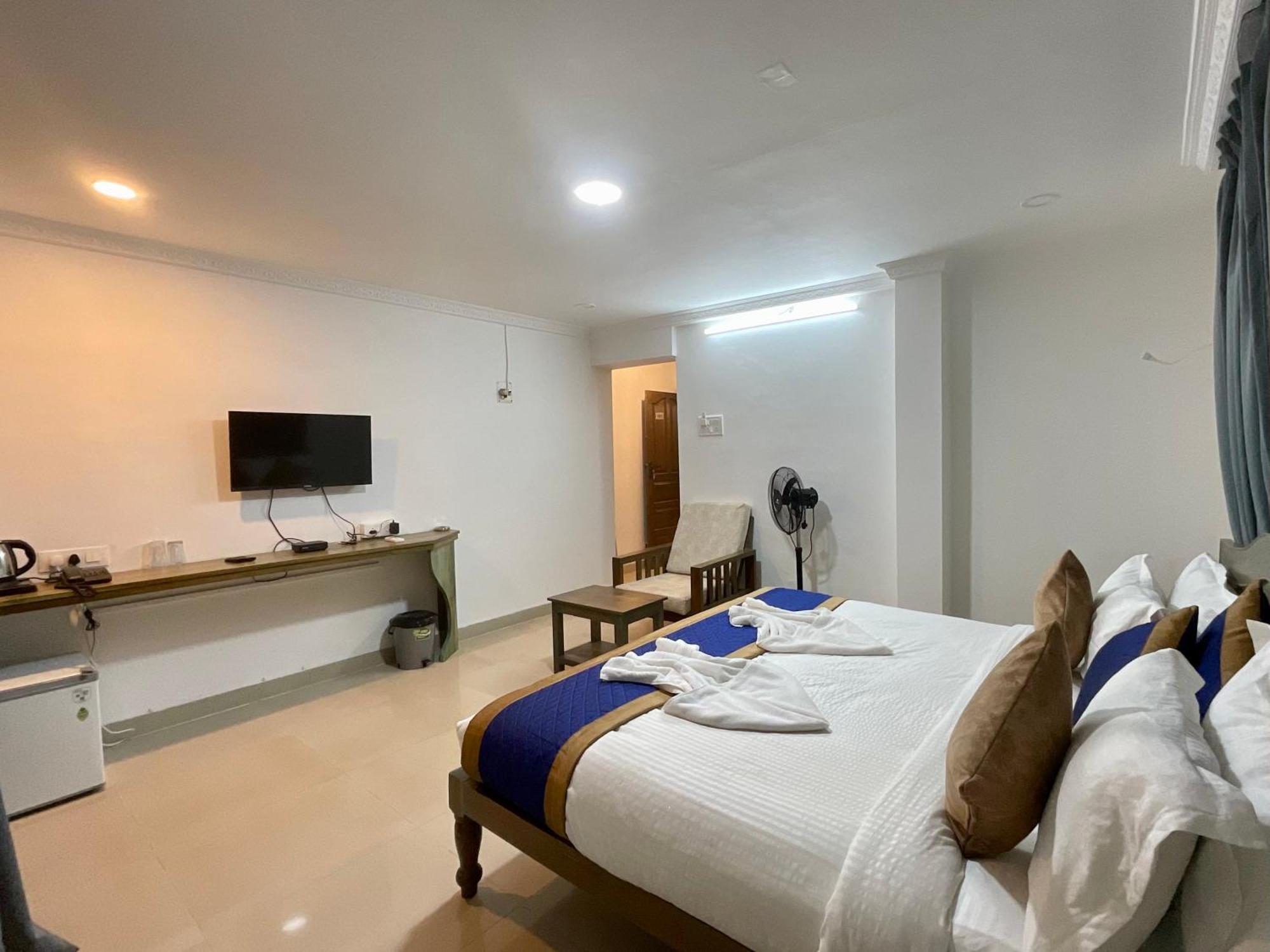 Nagas Hotel Satyavati Морджим Екстериор снимка