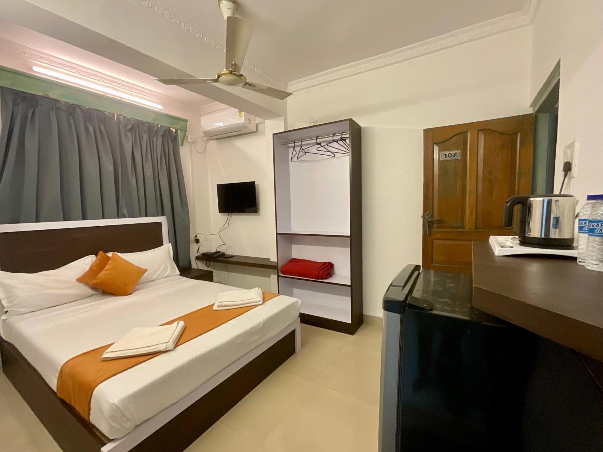 Nagas Hotel Satyavati Морджим Екстериор снимка