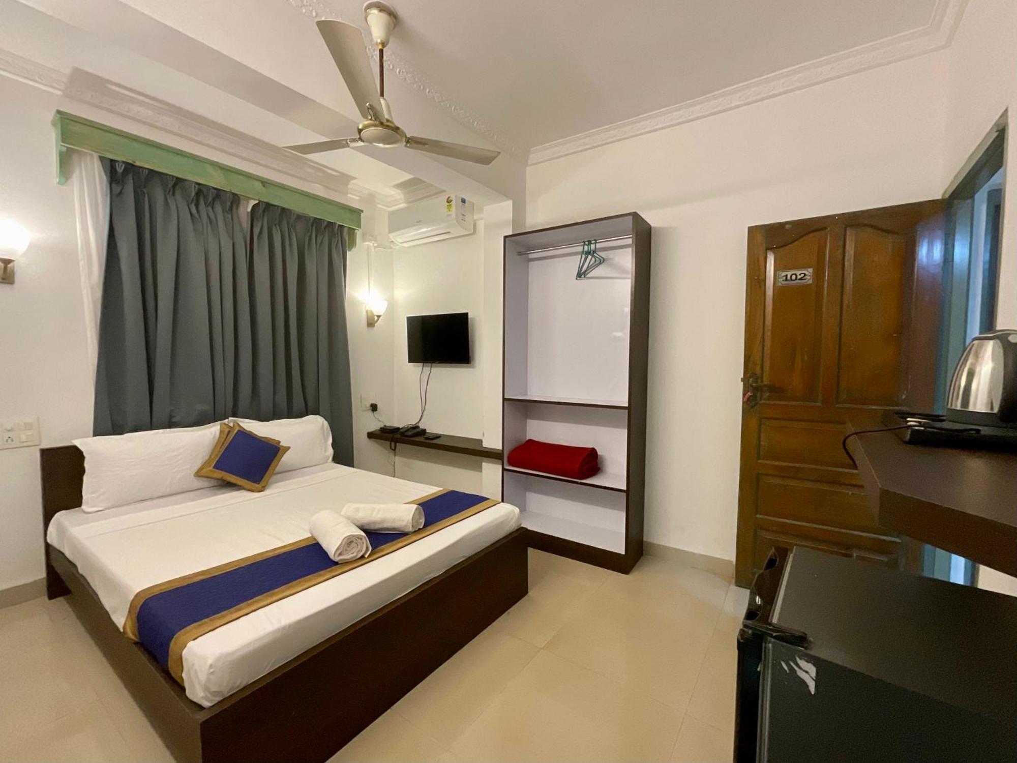 Nagas Hotel Satyavati Морджим Екстериор снимка