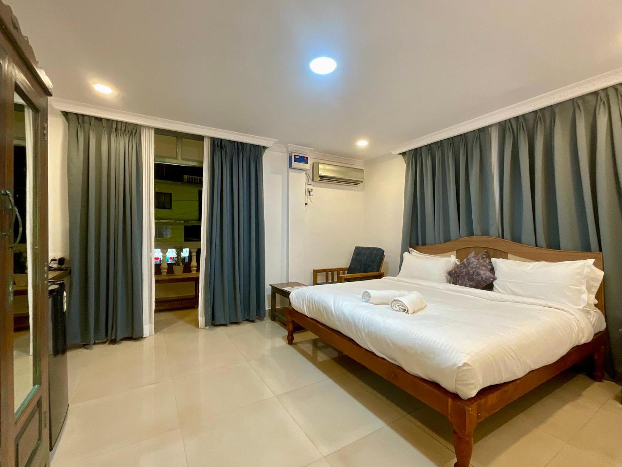 Nagas Hotel Satyavati Морджим Екстериор снимка