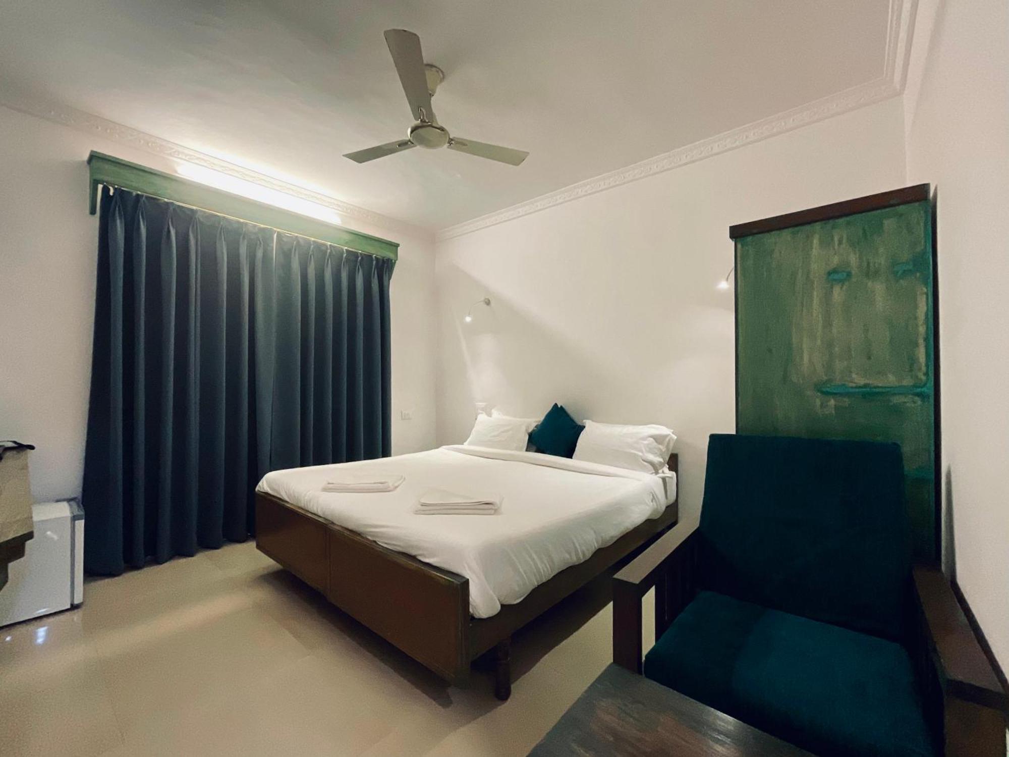 Nagas Hotel Satyavati Морджим Екстериор снимка