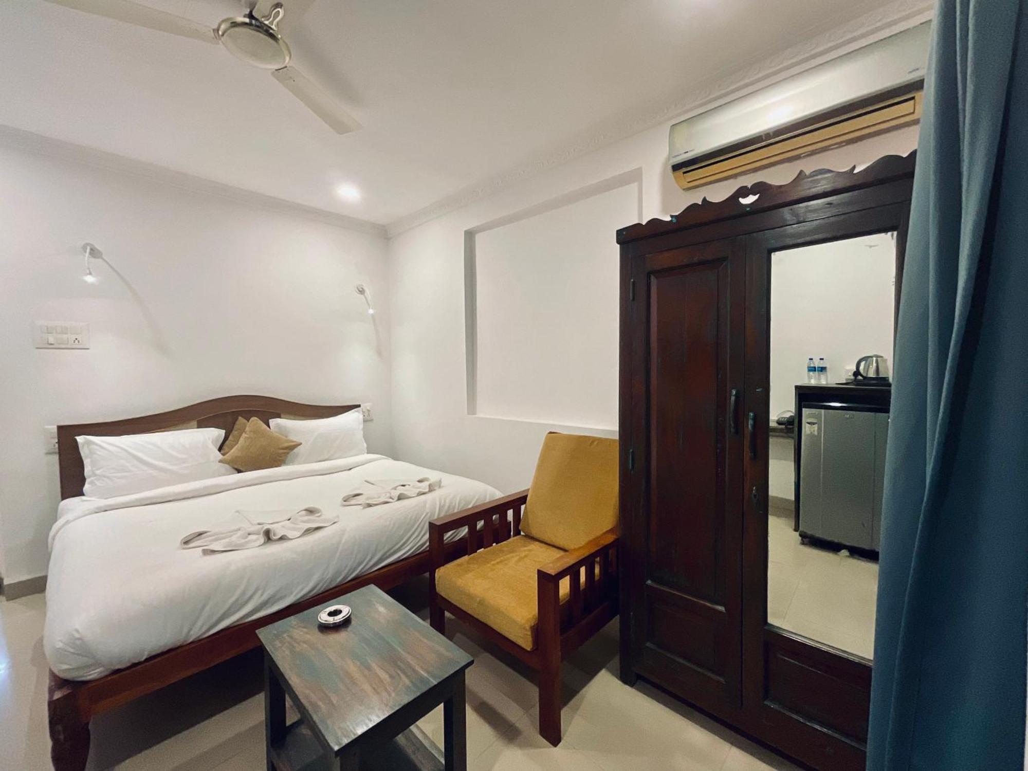 Nagas Hotel Satyavati Морджим Екстериор снимка