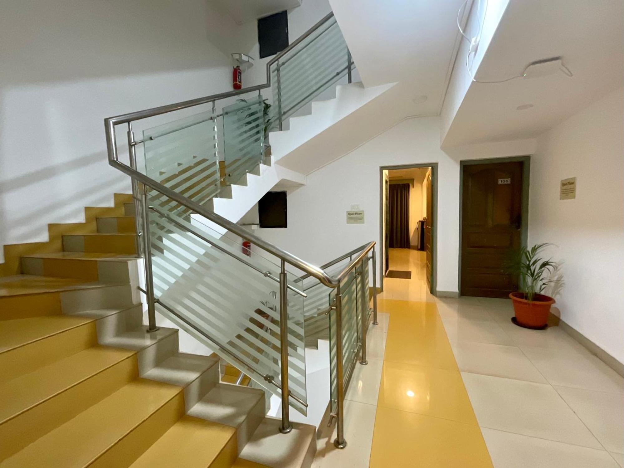 Nagas Hotel Satyavati Морджим Екстериор снимка