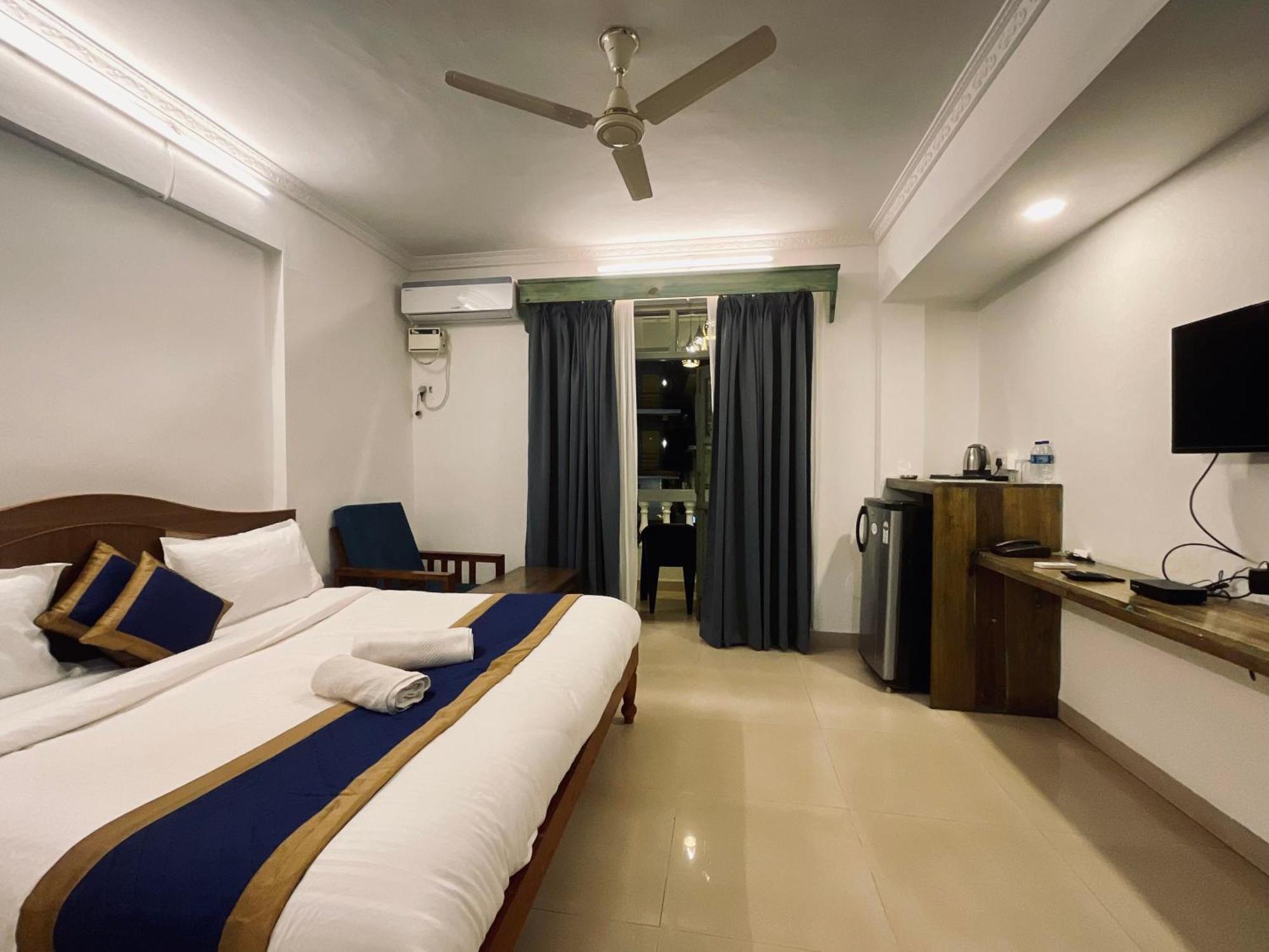 Nagas Hotel Satyavati Морджим Екстериор снимка