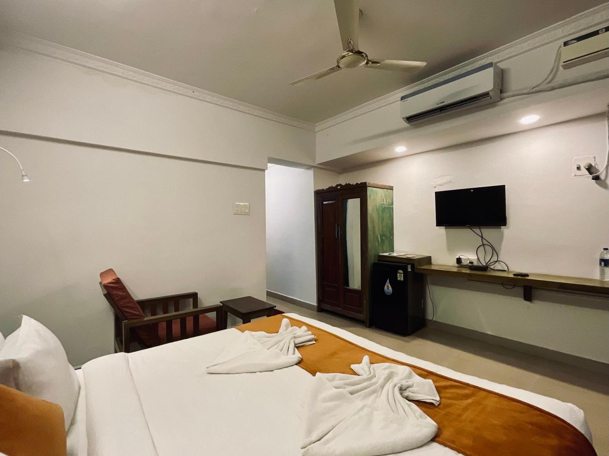 Nagas Hotel Satyavati Морджим Екстериор снимка