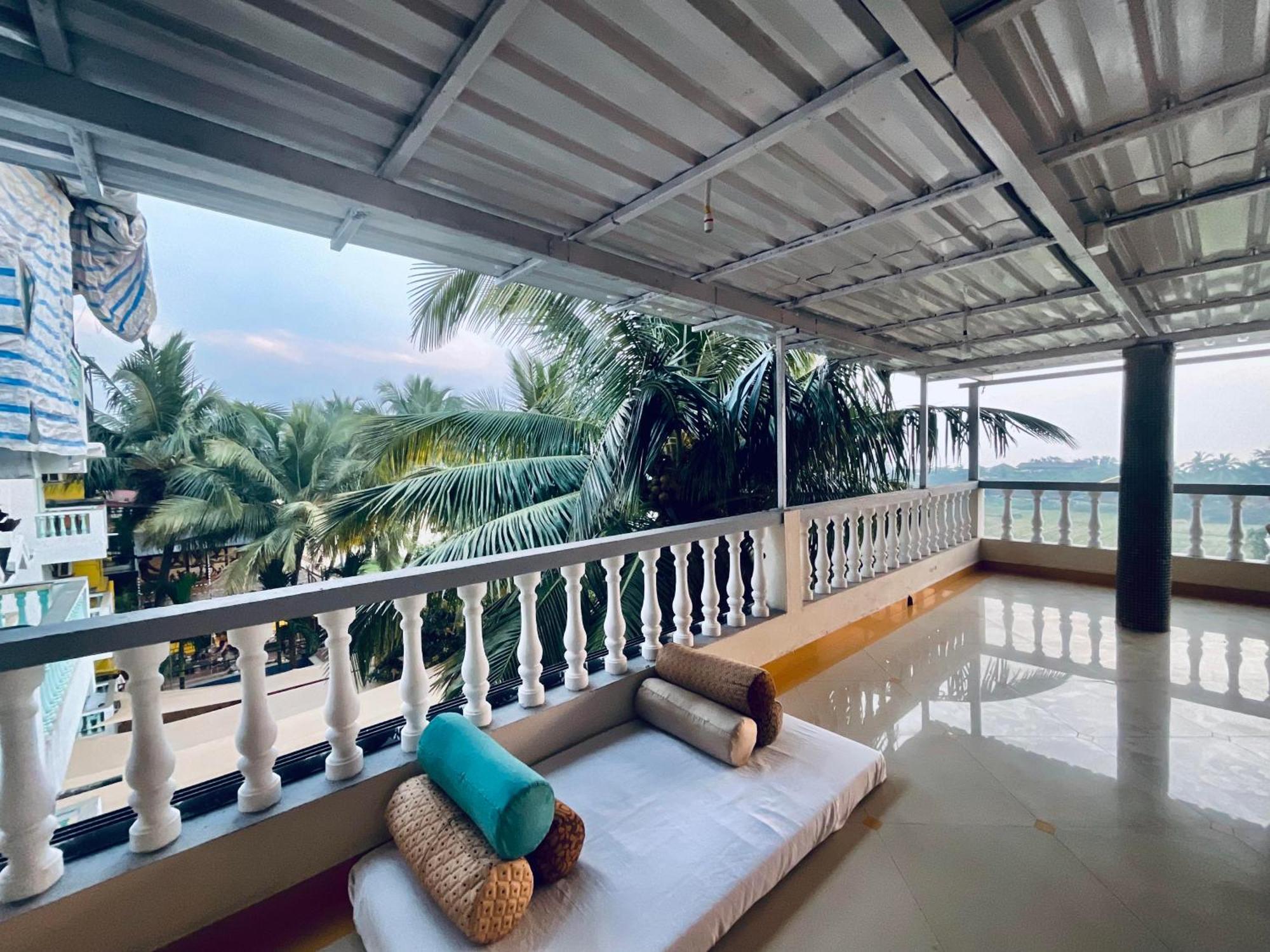 Nagas Hotel Satyavati Морджим Екстериор снимка
