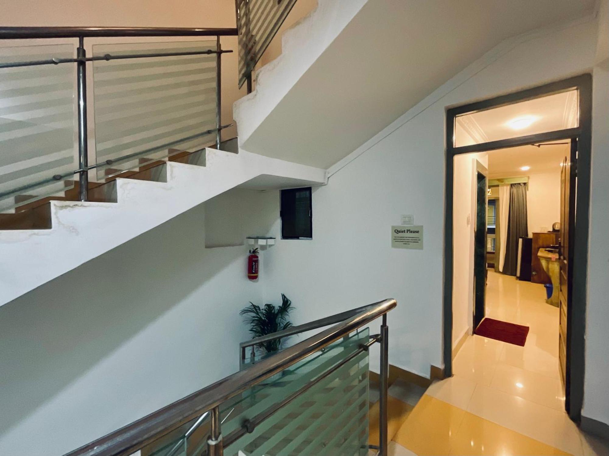 Nagas Hotel Satyavati Морджим Екстериор снимка
