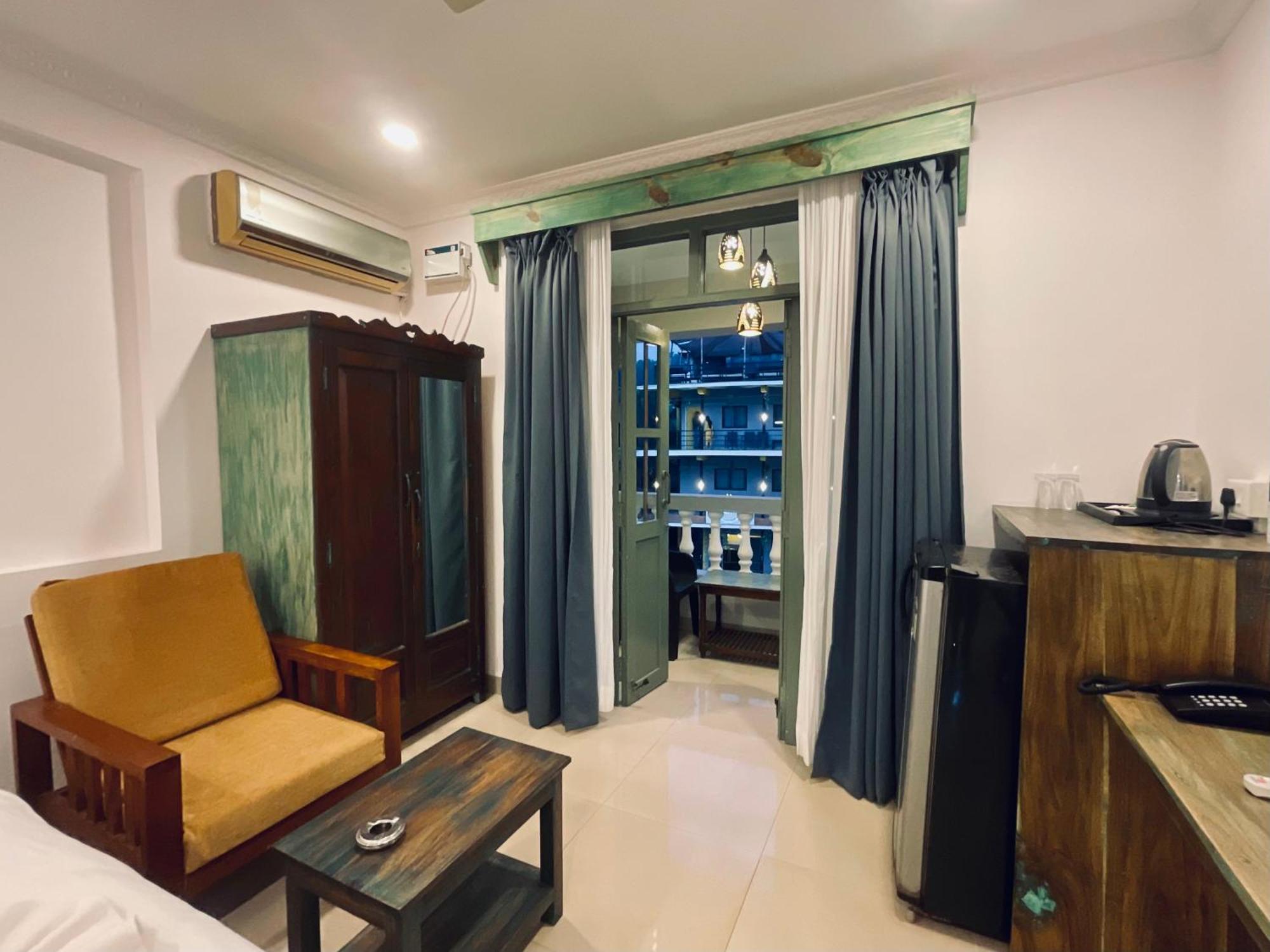 Nagas Hotel Satyavati Морджим Екстериор снимка